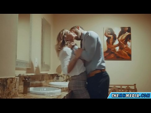 ❤️ Når en barmfagre blondine forfører deg på et offentlig toalett Sexvideo på porno no.teatroporno.ru ❌❤